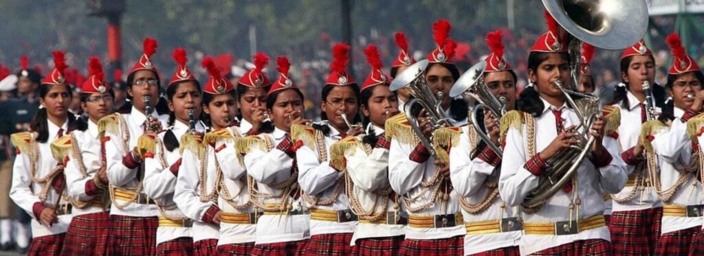 Complete Musical Instruments Blog: School Band, Army Band, Marching Parade and Instruments for Home Décor Complete Musical Instruments Blog: School Band, Army Band, Marching Parade and Instruments for Home Décor